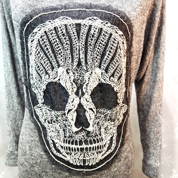 CHARLOTTE RUSSE Lace Skull Fine Knit Grey Heather Sweater Stretch Tunic Top (M) - Picture 4 of 9
